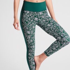Athleta Affirmation Tights in Dragonfly Floral Green (M)